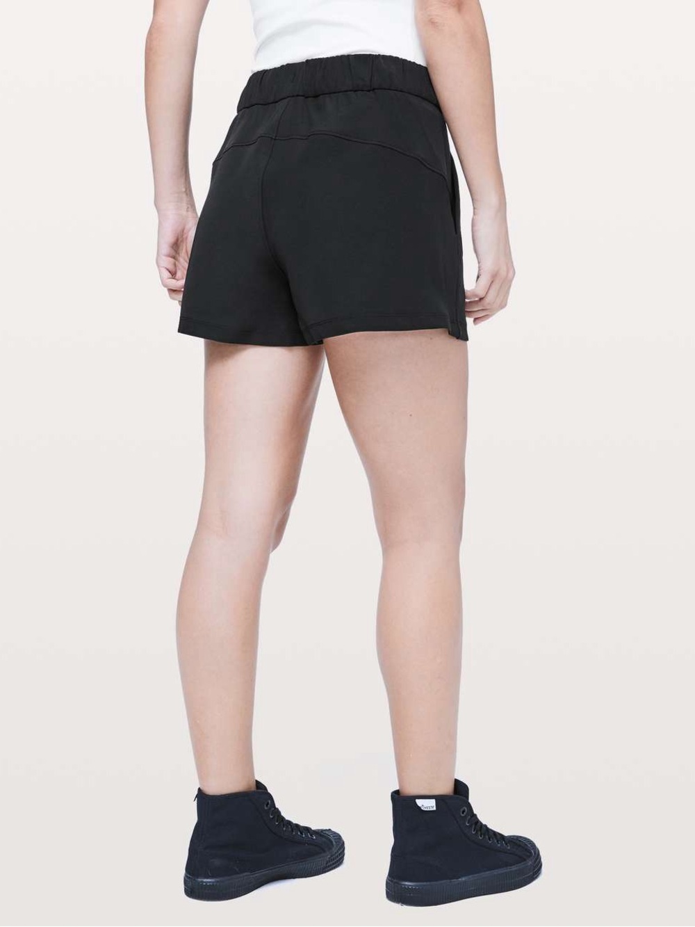 Lululemon On The Fly Short Size 6 Black